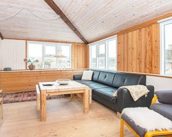 6 Person Holiday Home in Ringkobing - Ringkøbing - Wohnzimmer