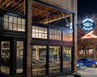 Cozy Pet friendly Downstairs Retreat in Seattle - Seattle