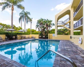 Quality Inn Palm Beach International Airport - West Palm Beach - Pool