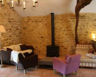 Adorable cosy stone cottage, newly renovated, with private pool and lovely views - Saint-Pompont - Living room