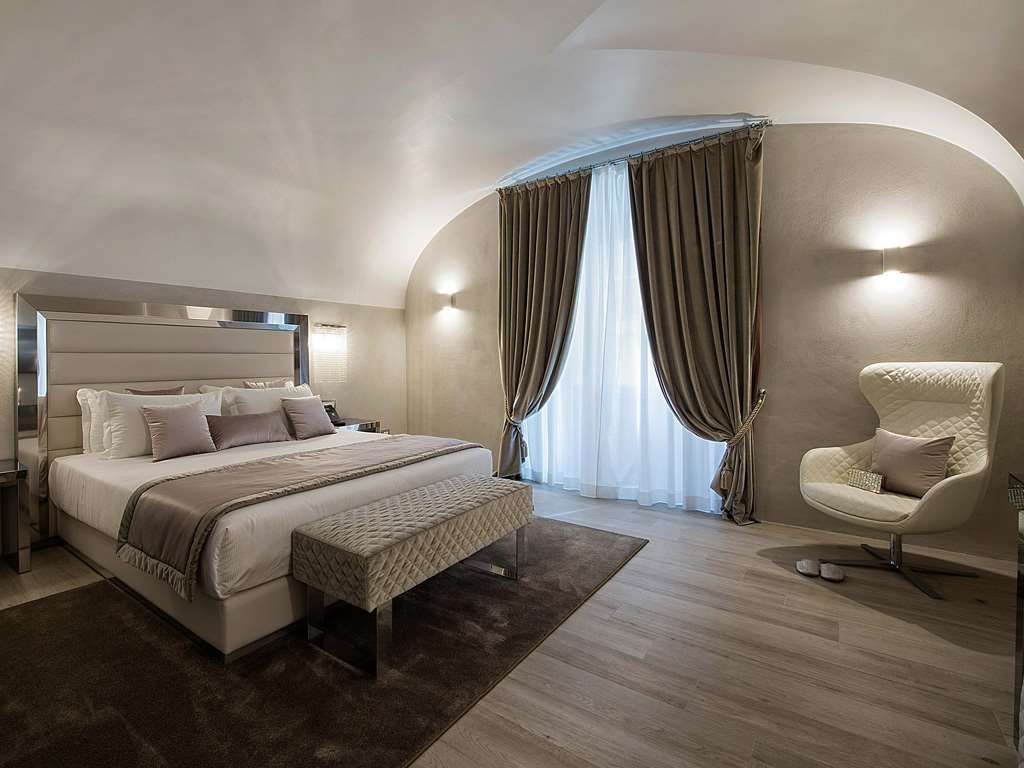 Bedroom view of Terrace Pantheon Relais