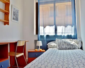 Roomin Hostel - Salamanca - Makuuhuone
