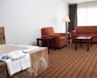 Express Inn & Suites - Greenville - Obývací pokoj
