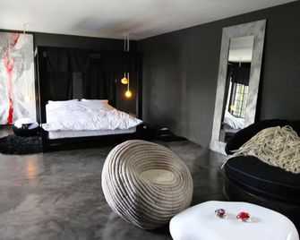 Latitude 13 Degrees - Lilongwe