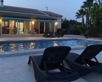 Modern villa with large garden and heated pool near the sea - Catral - Piscina