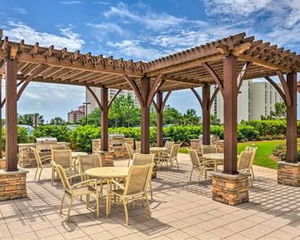 Coastal Condo: Patio & Free Resort Amenities! - Destin - Innenhof