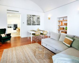 Coast Guard Apartment - Faro - Oturma odası