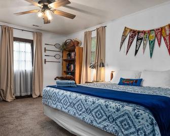 A-Frame+Relax&Recharge+Beaver Lake+Hot Tub - Rogers - Bedroom