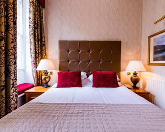 The George Hotel - Penrith - Bedroom