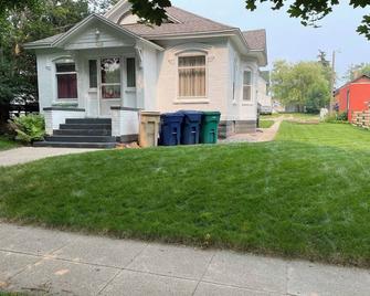 Close to Downtown/Comfortable Old Craftsman House - Watertown