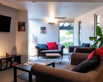 B&B HOTEL Grenoble Université 2 - Gières - Living room