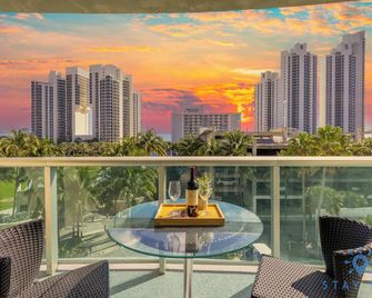 Apartment 2br 2bth - Free Parking - Sunny Isles Beach - Varanda