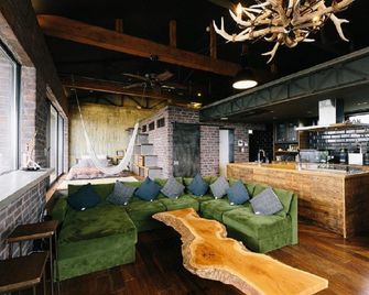 Coton Special Guest House by Toma Rutto - 観音寺市 - リビングルーム