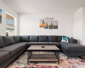 Hilltop Haven 3bd/2bth In Beautiful Benson, Az pets Ok - Benson - Soggiorno