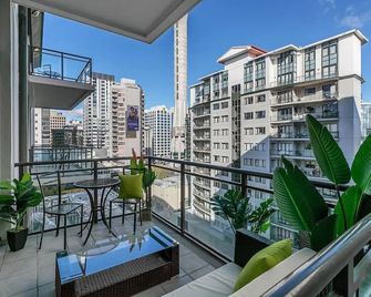 Sky Tower Serenity + Rooftop Pool - Auckland - Balcone
