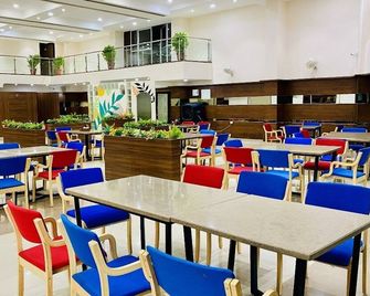Hotel Shri Ramkrishna Bagh Palace By M Square - Indore - Εστιατόριο