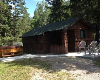 Bungalow #5 with outdoor hot tub - Brisco - Patio