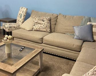Entire home in Oberlin, close to downtown and Oberlin College - Oberlin - Sala de estar