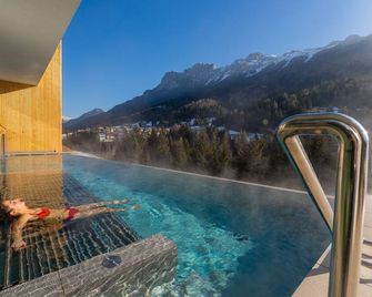 Latemar - Hotel Suites Spa - Soraga - Piscină