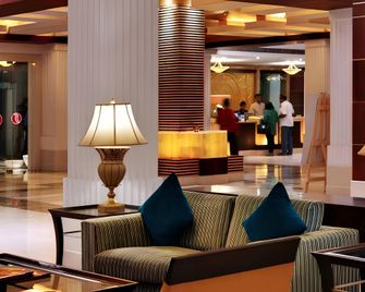 Ramada Plaza By Wyndham Jhv Varanasi - Varanasi - Σαλόνι ξενοδοχείου