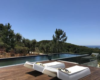 فيلا إيبيكوريا - سيسيمبرا - حوض السباحة