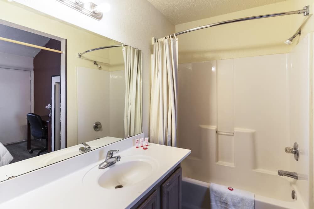 OYO Hotel Decatur Tx Hwy 287 Northwest - Decatur - Ванна кімната