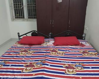 Tranquil homes, near airport, KMCH hospital, codissia trade fair complex - Coimbatore - Bedroom