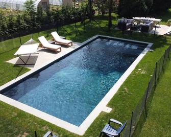 North Fork Wine Country Retreat - Riverhead - Piscina