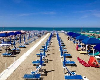 Hotel Sylvia - קאמאיורה - חוף