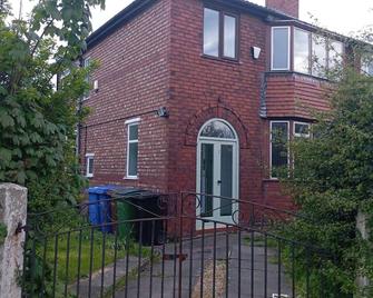 Room in Gatley Near Manchester Airport - Alderley Edge