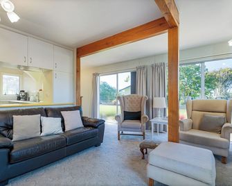 Will402 - Williamson Getaway - Whangamata - Living room