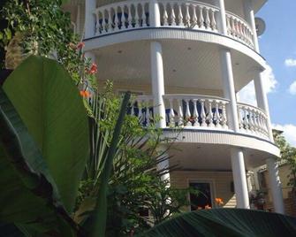 Yuzhny Ray Guest House - Anapa - Byggnad