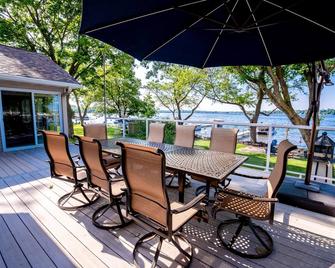 Spacious Family Lakefront Retreat - Forest Lake - Patio