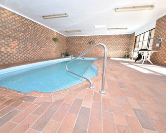 Horsham Mid City Court Motel - Horsham - Havuz
