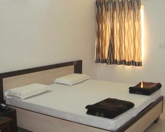 Hotel Tourist Palace - Bharatpur - Slaapkamer
