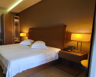 Hotel Cariatis - Nea Poteidaia - Habitación