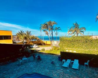 Pousada e Restaurante H Guarujá - גוארוחה - בריכה