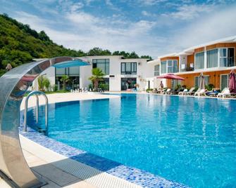 Riva Hill Resort Lankaran - Lankaran - Piscina