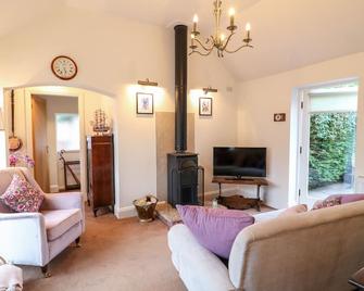 Abbey View Farm Cottage - Uttoxeter - Living room