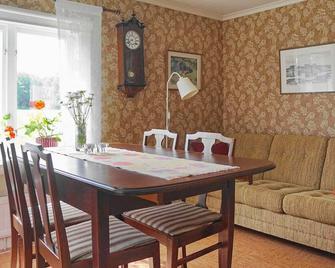 4 Person Holiday Home in Henån - Henån - Dining room