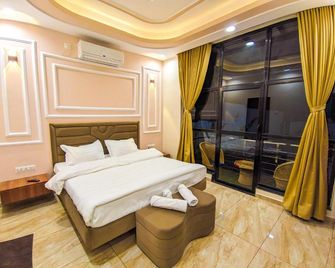 The Royal Riviera Resort & Stay - Бхудж - Спальня