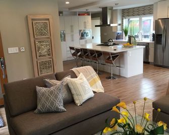 5 Star Ultra Luxury 6 Bdrm Disney Resort Home W/ Pool, Jacuzzi & Water Park - Anaheim - Olohuone