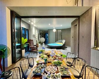 Tt Villa 500m2 Living Space - 800m2 Garden - Huế - Essbereich