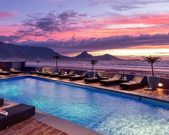 Lagoon Beach Hotel & Spa - Cape Town - Pool