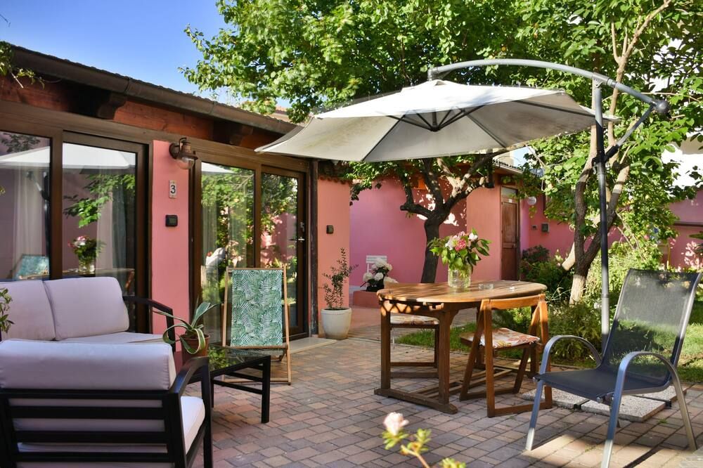 Flowery Inn Villa - אלגרו - פטיו