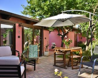 Flowery Inn Villa - Alguer - Patio