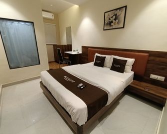 Hotel Moon Lite Residency - Marve Road Malad West - Mumbai - Schlafzimmer
