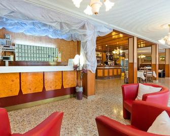 Hotel Bianchi - Bibione - דלפק קבלה