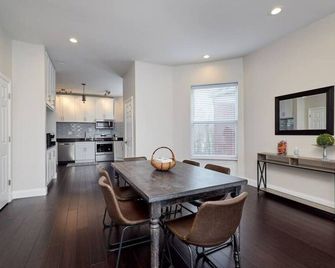 St Louis 2bd 2ba, Forest Park, Bj Hospit - St. Louis - Σαλόνι