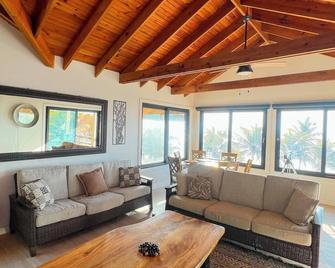 Curacion Beach Resort - Coxen Hole - Living room